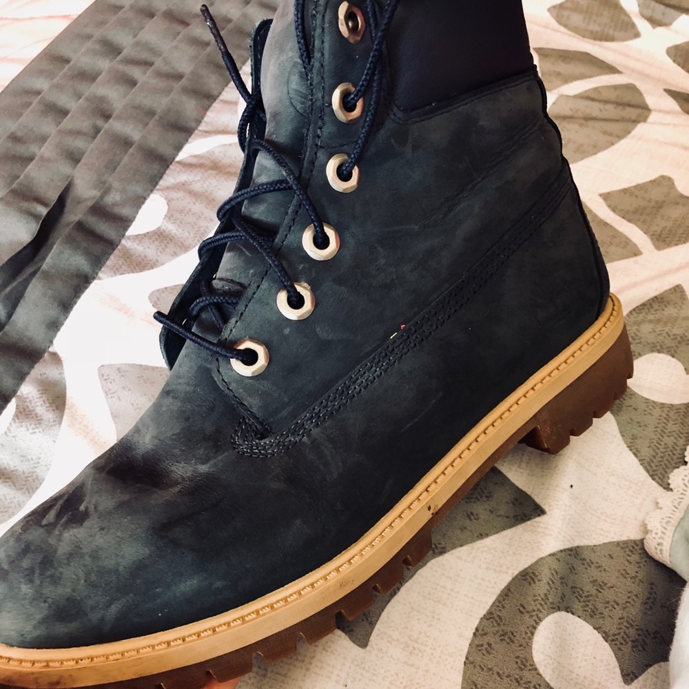 Navy blue timberlands. Size 8 boys.